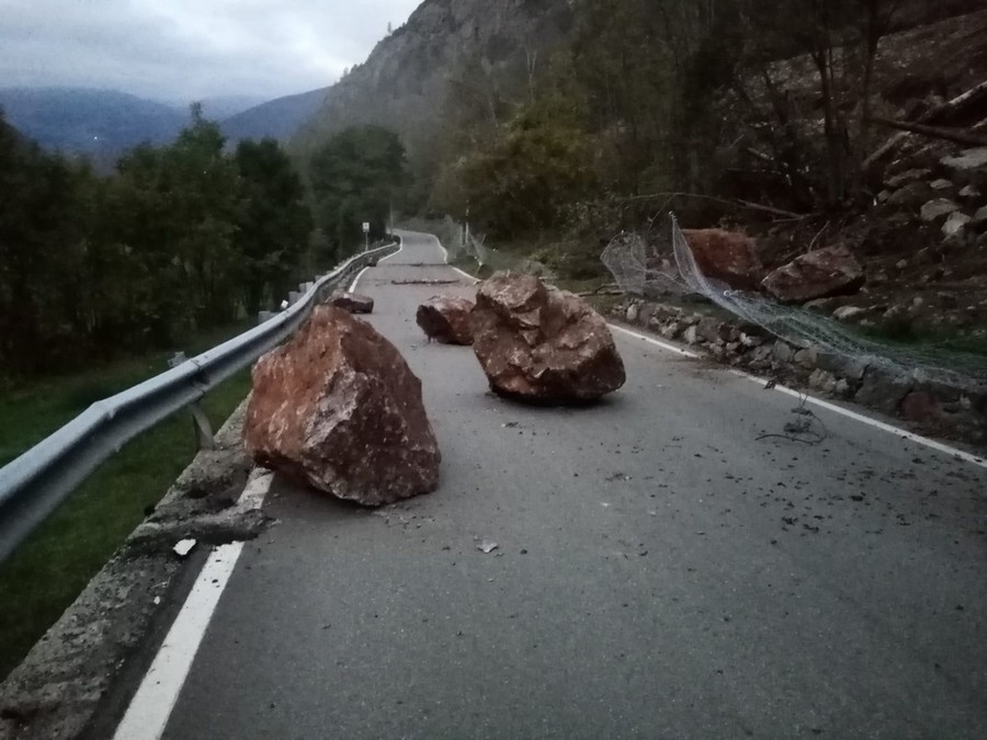 Chiusa per frana la strada regionale 28 di Valpelline