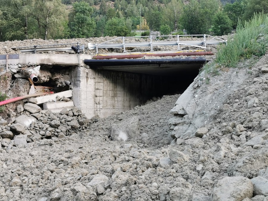 Frana Oyace, aperto varco di emergenza