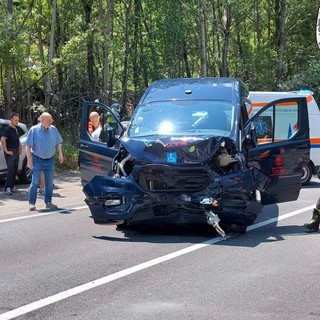 Due feriti nello scontro tra due auto e un furgone a Montjovet