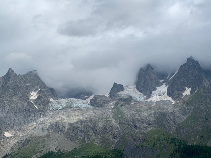 Zone rosse e limitazioni in Val Ferret sotto il ghiacciaio di Planpincieux