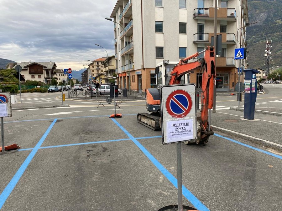 Aosta, polemiche per la rotonda da realizzare in via Mont Emilius, 'saltano 20 parcheggi'