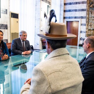 Emily Rini, Antonio Tajani e, di spalle, Ezio Marlier