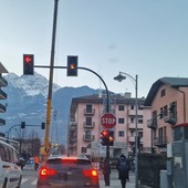 Aosta; gru 'blocca' l'incrocio, il Comune si scusa per la mancata comunicazione del disagio e indica percorso alternativo