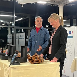 Luca Galtieri con Jeannette Bondaz durante la cerimonia di premiazione