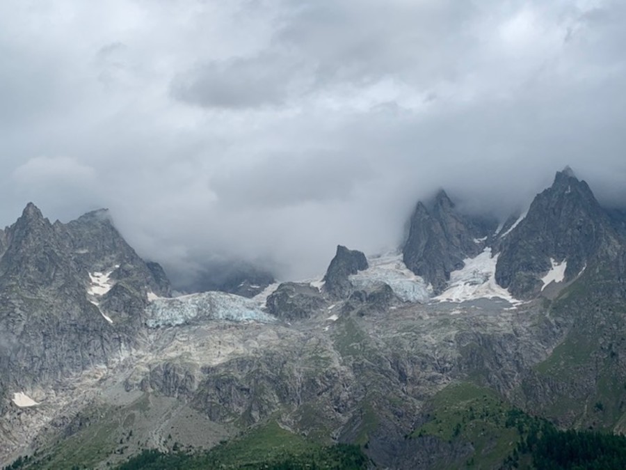 Rischio di frane e crolli di seracchi, chiude la strada della Val Ferret