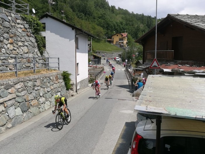 Maggio 2019, il Giro d'Italia passa sulla collina di Nus