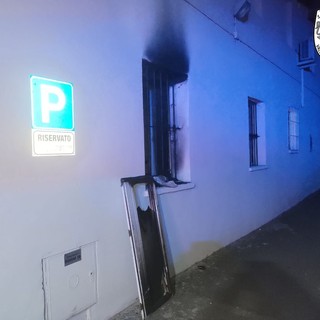 Aosta, domato nella notte l'incendio nella sala riunioni di una palazzina