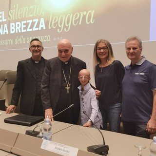 Da sn Don Isidoro Mercuri Giovinazzo, il Cardinale Angelo Comastri, Sammy Basso e i suoi genitori