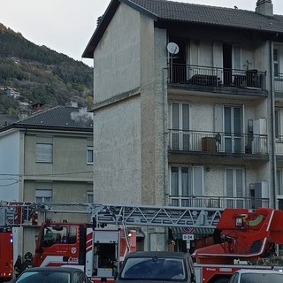 A fuoco un alloggio in corso Battaglione ad Aosta