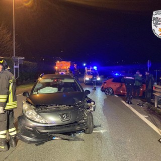 Tre feriti in un incidente stradale sulla statale 26 a Nus