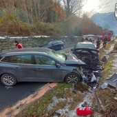 Tre feriti nello scontro fra due auto ad Arnad