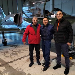 Piloti sportivi dall'Albania per volare con il mitico Jet L39 Albatros nei cieli della Valle d'Aosta