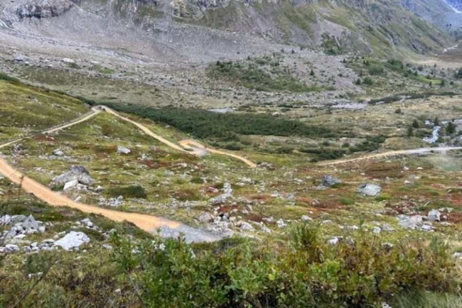 Dal Col de la Seigne al Lago Combal in bici