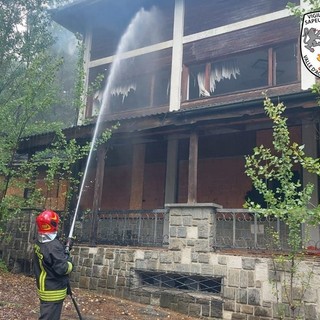 St-Pierre, incendio all'ex Hotel Lanterna