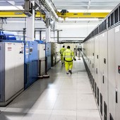 Lavoratori in una sala tecnica nel tunnel del Bianco