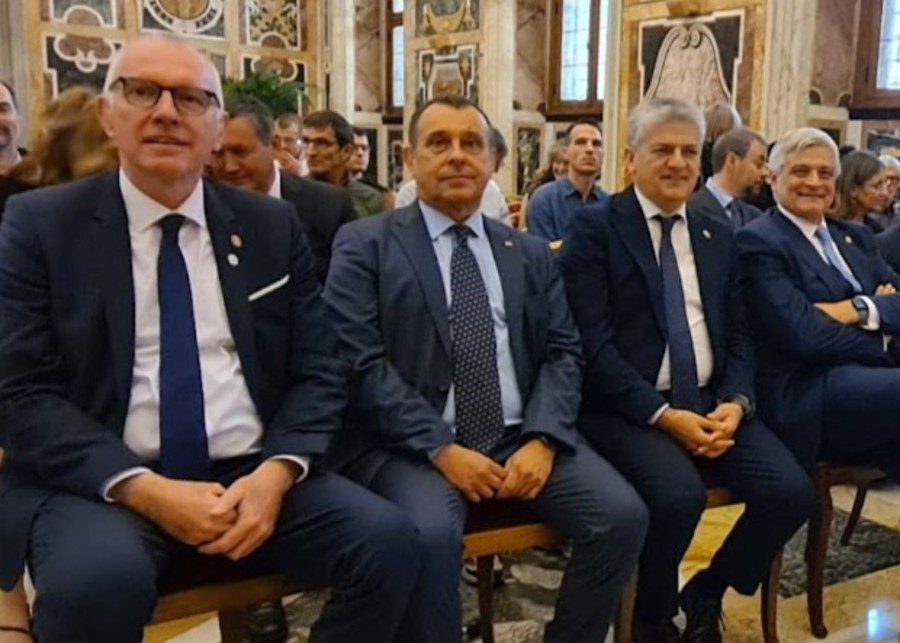 Da sn il Presidente Testolin, il deputato Manes e gli assessori Bertschy e Caveri all'incontro con Papa Francesco