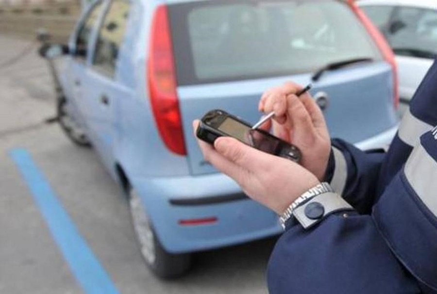 Paga il parcheggio con sei minuti di ritardo: è sanzione. 'Tolleranza zero del Comune di Champorcher'