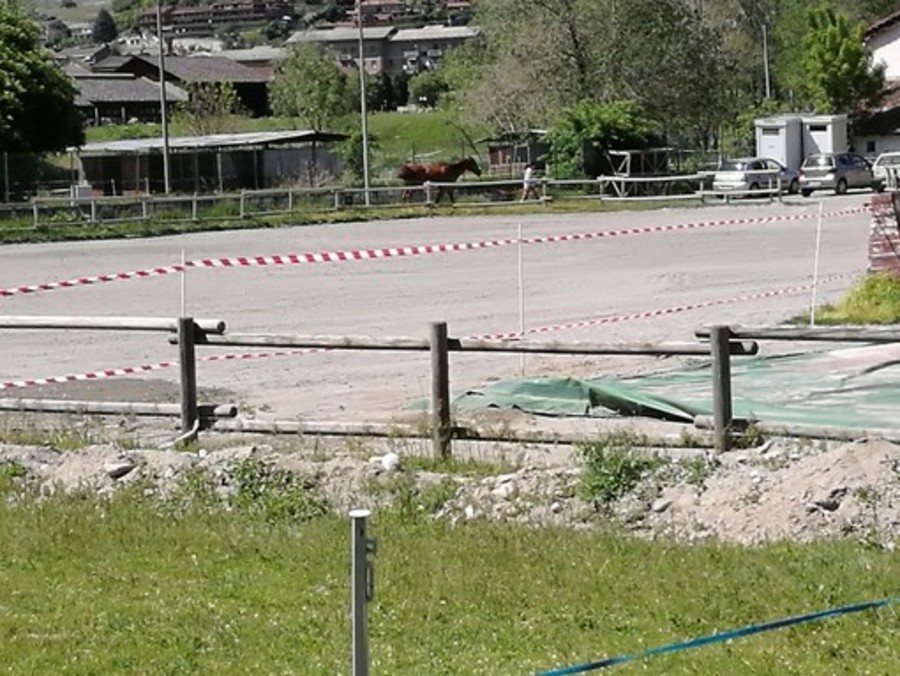 Inagibile l'attuale maneggio di Aosta