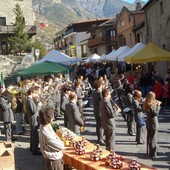 A Chatillon la liaison gourmande tra la Sagra del miele e Lo Pan Ner