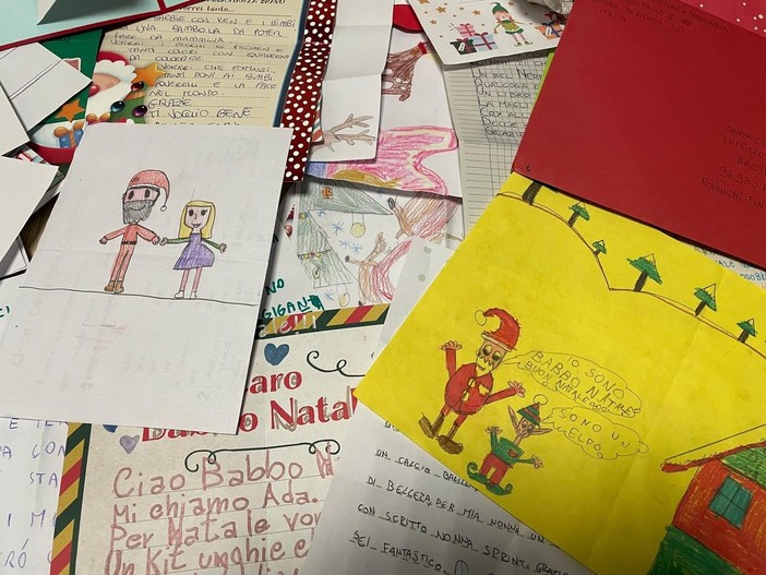 Migliaia di lettere a Babbo Natale dai bimbi valdostani