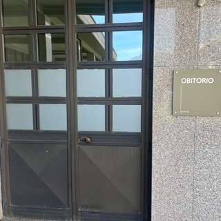 L'ingresso dell'obitorio del cimitero di Aosta