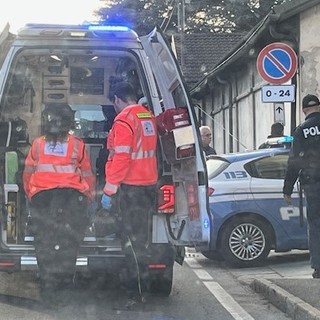 Aosta: trovato ferito e incosciente in mezzo alla strada, indaga la polizia