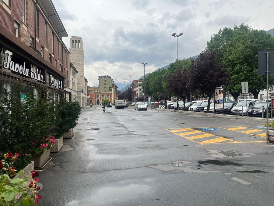 Aosta, rinviata pedonalizzazione di piazza Repubblica, la Lega: 'Nuti affondato'