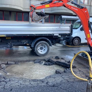 Aosta, Riparata la perdita d'acqua, riaperta al traffico via Torino