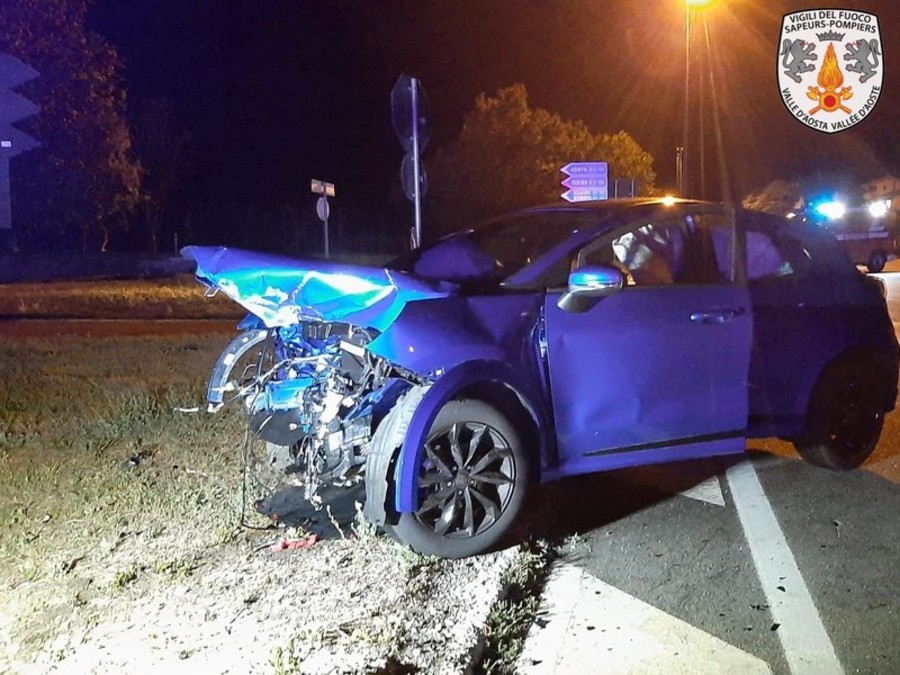 Auto semidistrutta in un recente incidente nella zona di Plantayes (foto di repertorio)