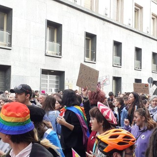 Oltre duemila persone hanno sfilato in festa all'Aosta Pride 2024