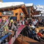 Sciatori in 'pausa' sulle piste di sci a Breuil-Cervinia (photo credit Enrico Romanzi)