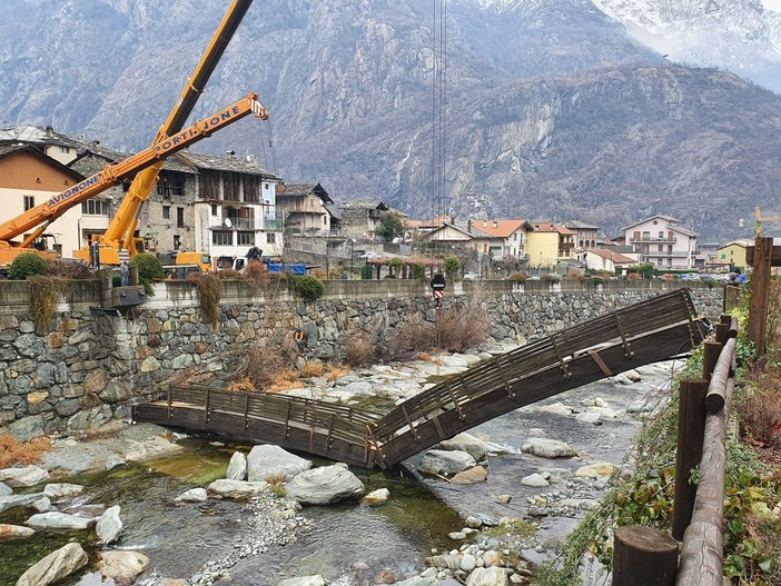 Hone, presto un nuovo ponte pedonale sull'Ayasse