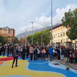 La piazzetta Cavagnet nel giorno dell'inaugurazione a 'spazio sociale'