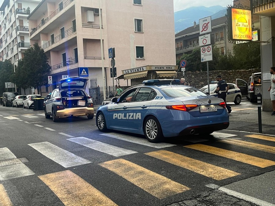 Aosta: conducente ubriaco senza documenti, l'auto è priva di libretto ma non si può sequestrare