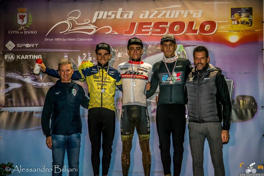 Ciclismo, i fratelli Agostinacchio dominano a Jesolo