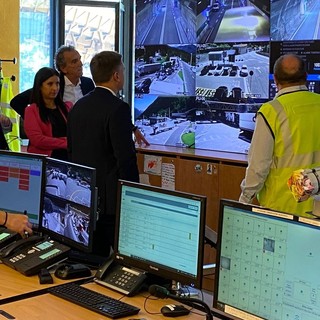 Il viceministro Rixi in visita alla sala operativa del tunnel insieme alla presidente della società di gestione del traforo, Emily Rini e al consigliere regionale della Lega VdA Andrea Manfrin