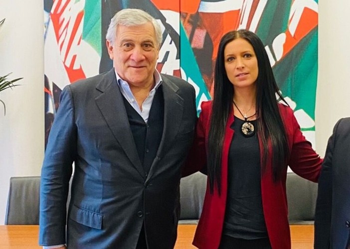 Il vicepremier e ministro degli Esteri Antonio Tajani e la sua consigliera Emily Rini, che è anche presidente del Traforo del Monte Bianco