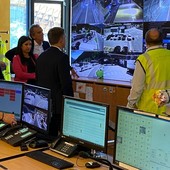 Il viceministro Rixi in visita alla sala operativa del tunnel insieme alla presidente della società di gestione del traforo, Emily Rini e al consigliere regionale della Lega VdA Andrea Manfrin