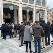 In fila per l'ultimo saluto ad Augusto Rollandin