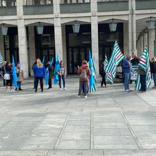 Protesta sotto le finestre del Palazzo regionale, 'subito rinnovo contratti ente pubblico' VIDEOINTERVISTA