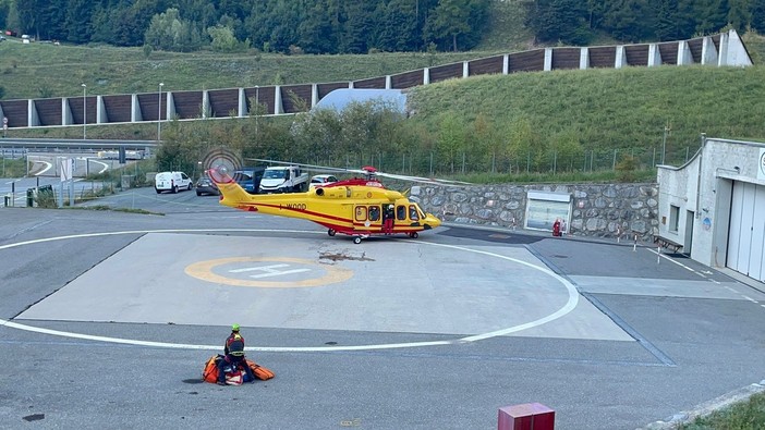 Le guide sono intervenute in elicottero per il recupero (nella foto l'eliporto di Courmayeur)