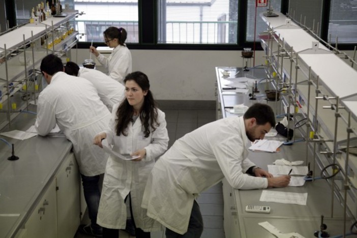 Borsa di studio per studente valdostano alla scuola universitaria di Farmacia