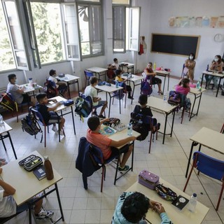 'Mancata erogazione bonus 200 euro ai docenti precari è una vergogna'