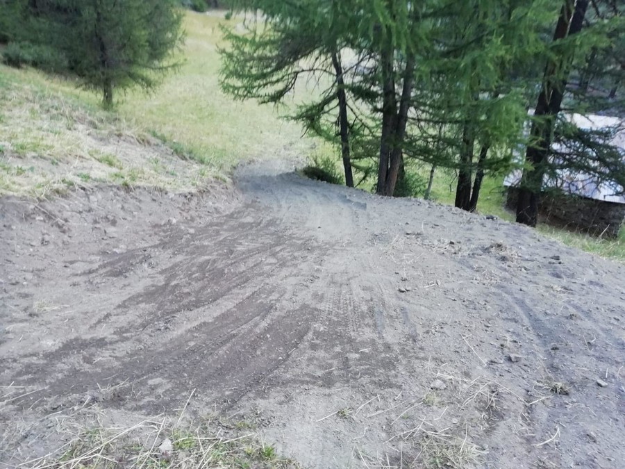 Cogne, il giallo della strada abusiva comparsa all'improvviso al Grauson