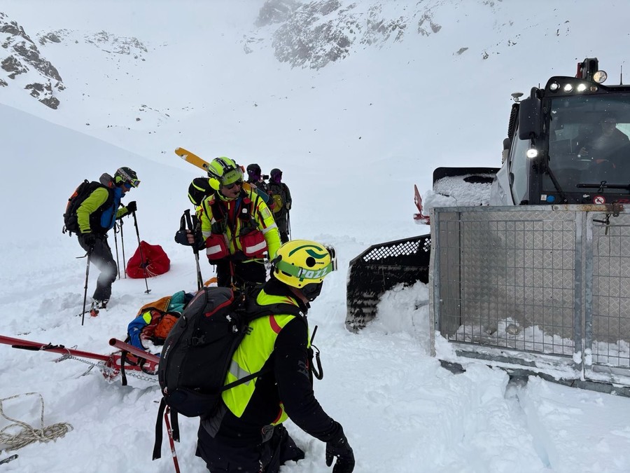 In salvo scialpinista travolto da valanga sopra Gressoney