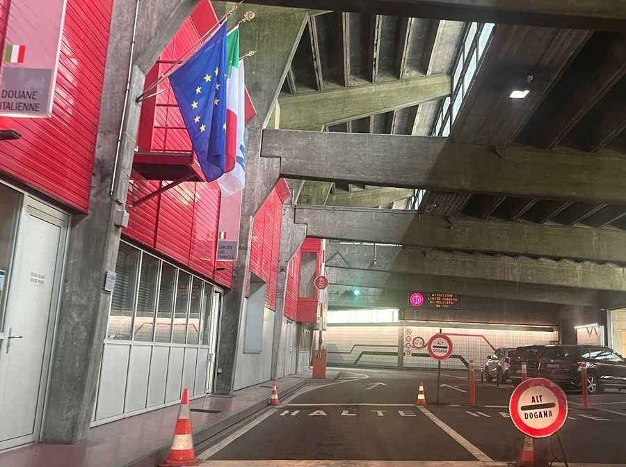 Tunnel del G.S. Bernardo; ritirate le tessere di libero transito ai dipendenti della Sitrasb