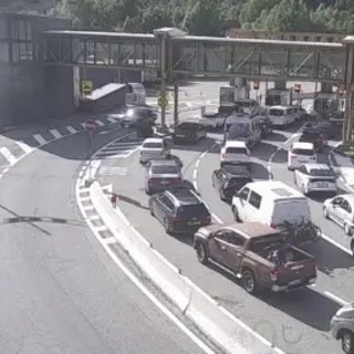 Mezzo in avaria; circolazione stoppata nel tunnel del Bianco e lunghe code agli ingressi