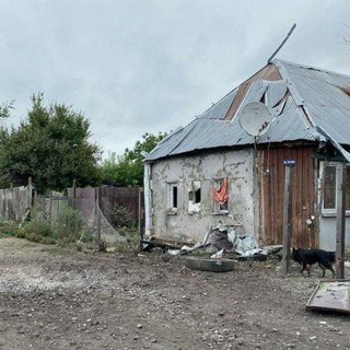 Una casa bombardata in Ucraina (foto in esclusiva per LAPRIMALINEA.IT)