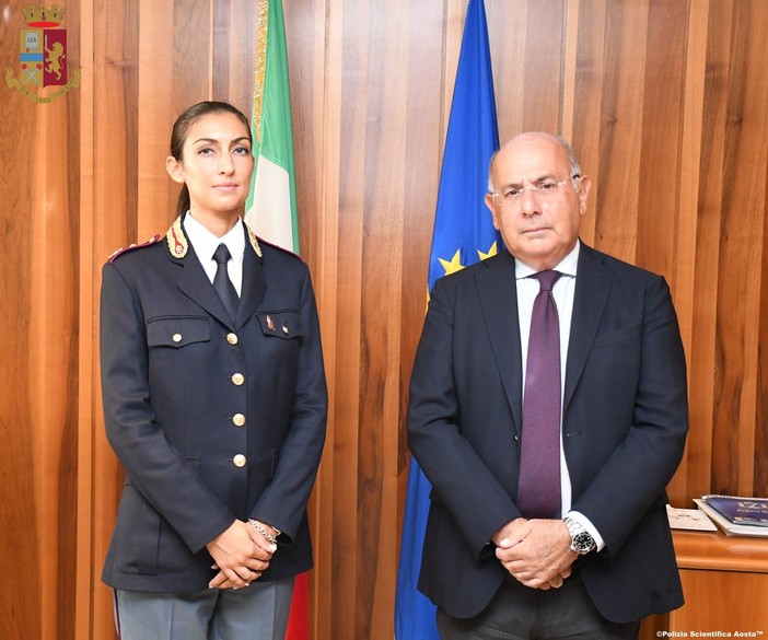 il Commissario Capo Jenny Vecchiato insieme al questore di Aosta, Carlo Musti