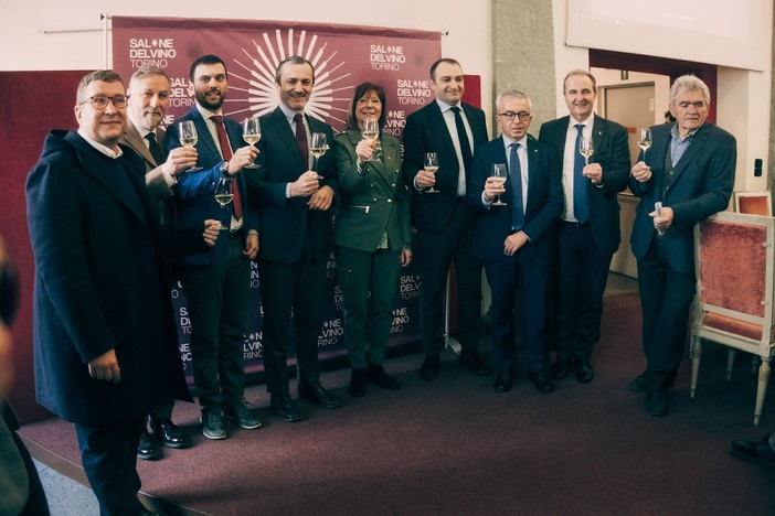 Da sn Patrizio Anisio, direttore del Salone del Vino di Torino; Roberto Sapia, presidente Chambre;